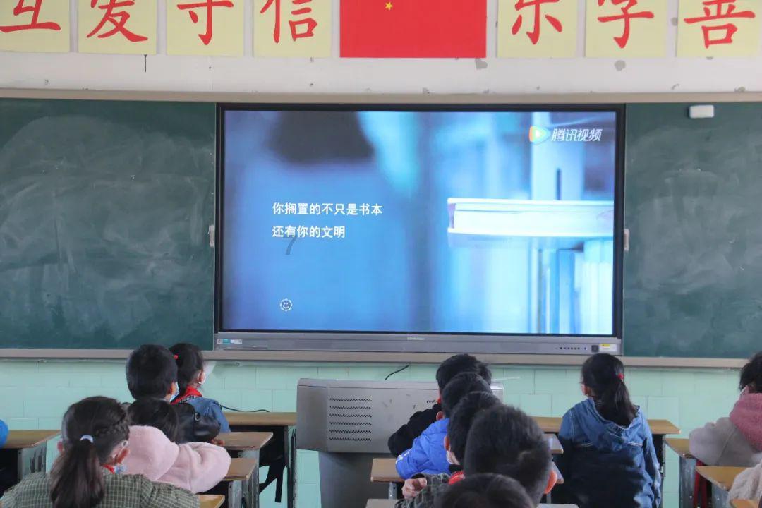 笑岔气！2024微博之夜，曾舜晞傻了，周也愣了，王一博惊呆了